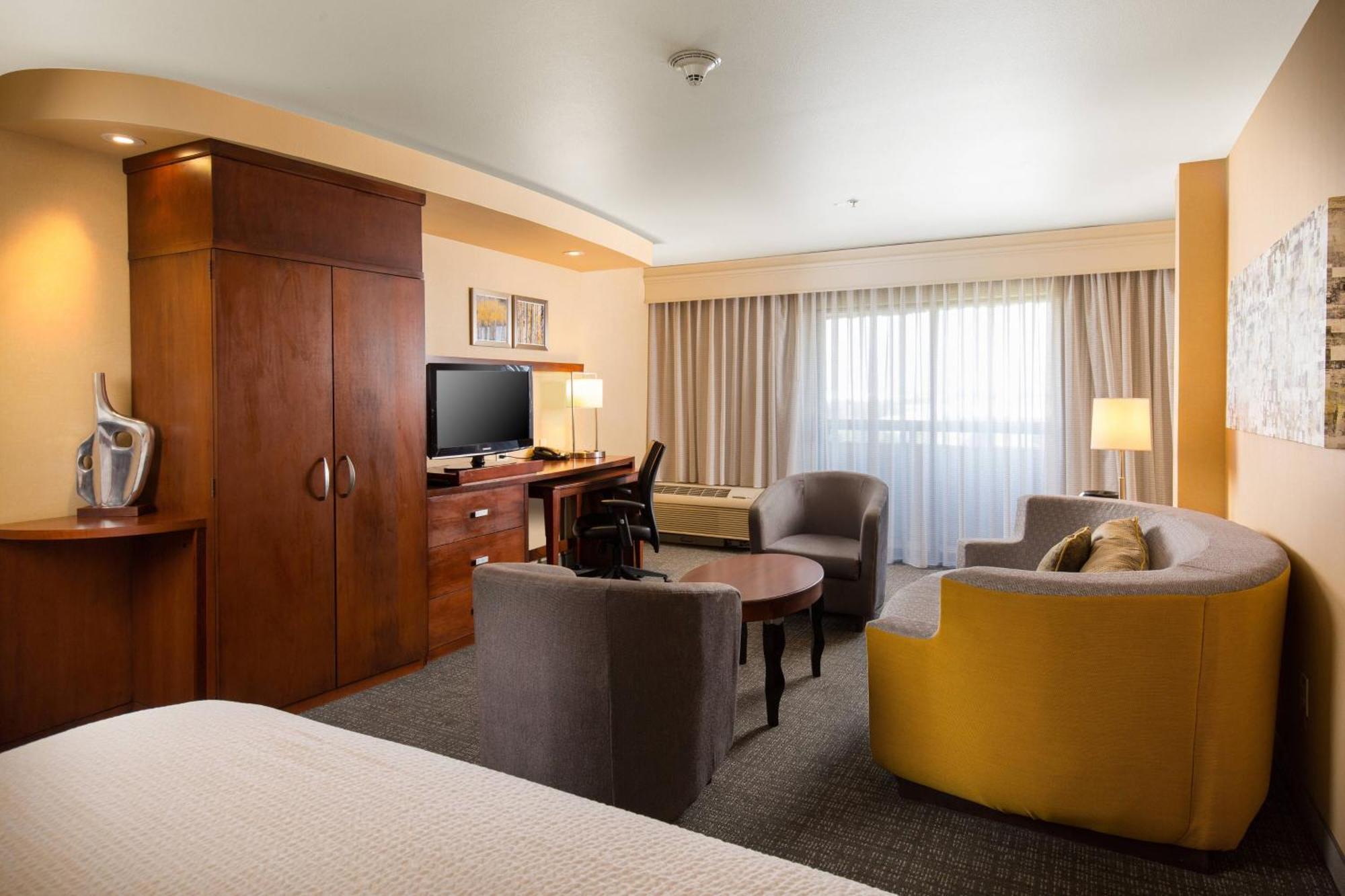 Courtyard By Marriott Ontario Rancho Cucamonga Hotel Exterior photo