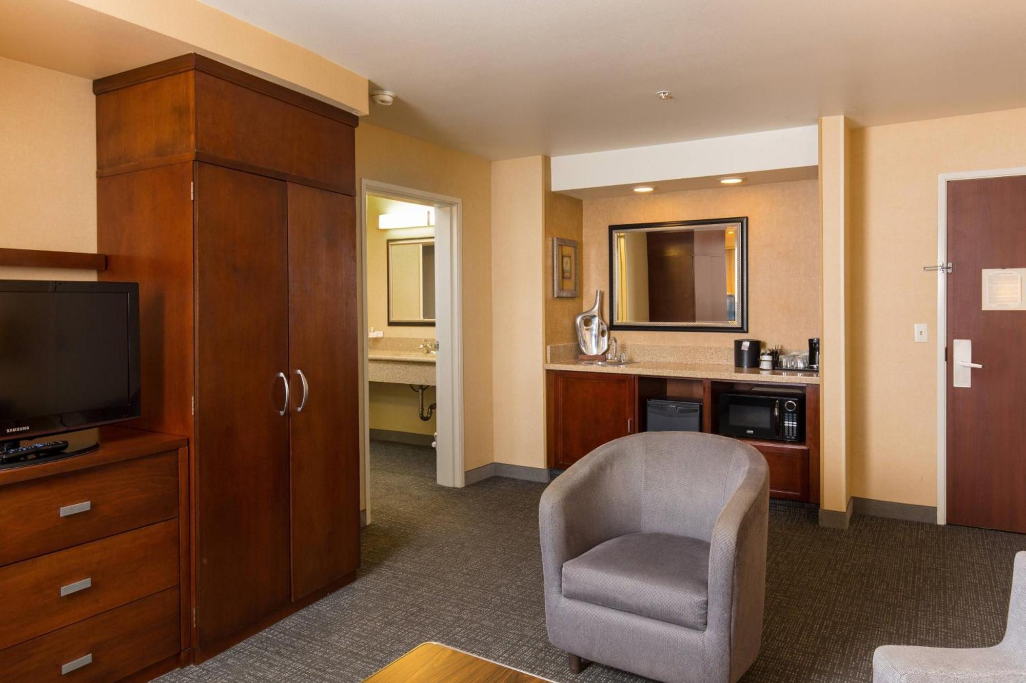 Courtyard By Marriott Ontario Rancho Cucamonga Hotel Exterior photo